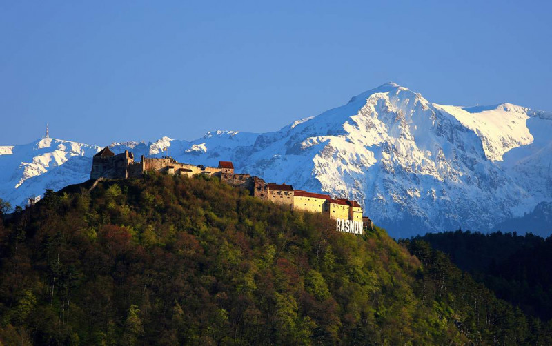 Cantacuzino Castle із серіалу Wednesday в турі…